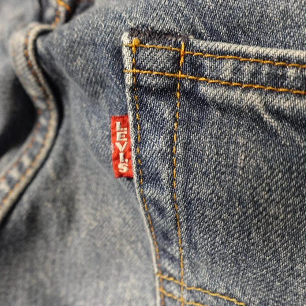 Levi’s Premium 505 Jeans Men’s 30x32 Straight Leg Light Indigo Classic‎ Denim